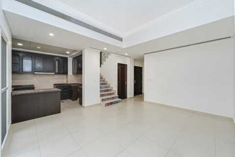 2 bedrooms Villa in Bella Casa, UAE No. 165038 18