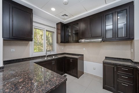 2 bedrooms Villa in Bella Casa, UAE No. 165038 30