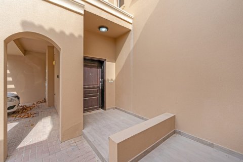2 bedrooms Villa in Bella Casa, UAE No. 165038 14
