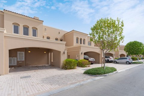 2 bedrooms Villa in Bella Casa, UAE No. 165038 17