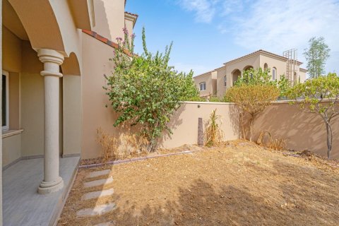2 bedrooms Villa in Bella Casa, UAE No. 165038 9