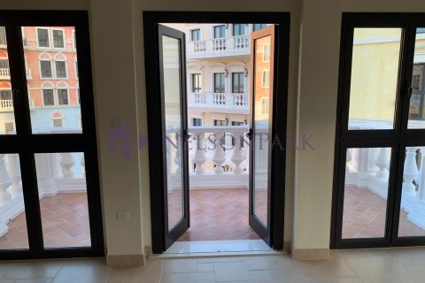 3 bedrooms Apartment in Doha, Qatar No. 57803 10