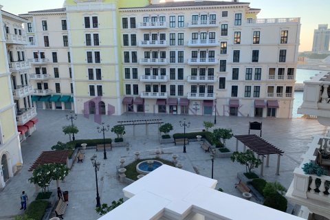 3 bedrooms Apartment in Doha, Qatar No. 57803 1