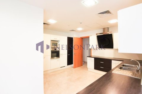3 bedrooms Apartment in Doha, Qatar No. 57816 10