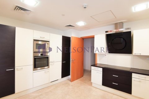 3 bedrooms Apartment in Doha, Qatar No. 57816 6