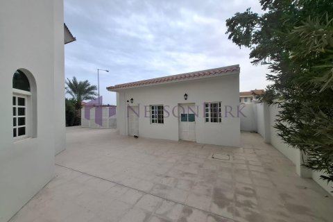 6 bedrooms Villa in Doha, Qatar No. 57817 9