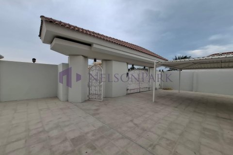 6 bedrooms Villa in Doha, Qatar No. 57817 4