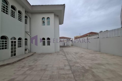 6 bedrooms Villa in Doha, Qatar No. 57817 8