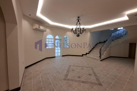 6 bedrooms Villa in Doha, Qatar No. 57817 1