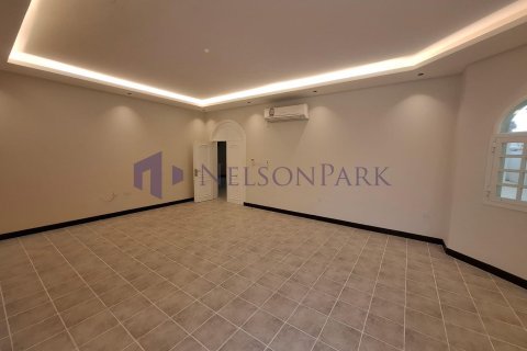 6 bedrooms Villa in Doha, Qatar No. 57817 3