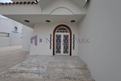 6 bedrooms Villa in Doha, Qatar No. 57817 7