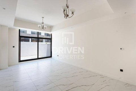 Townhouse de 4 dormitorios en District 11, UAE No. 190048