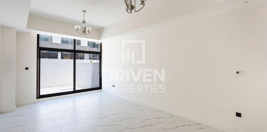Townhouse de 4 dormitorios en District 11, UAE No. 190048