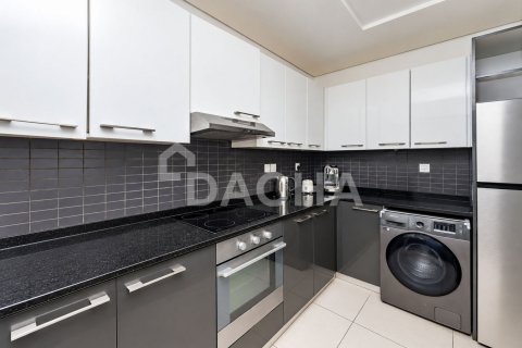 Apartment de 2 dormitorios en Silverene, UAE No. 210334 13