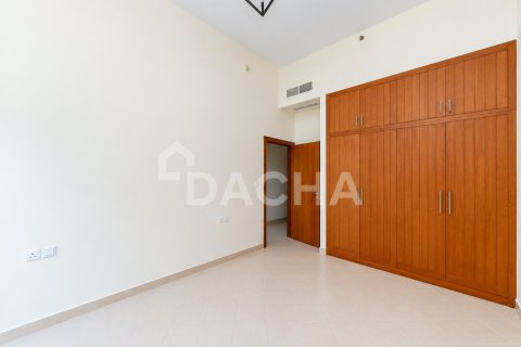 Apartment de 2 dormitorios en Golf Towers, UAE No. 210340 15
