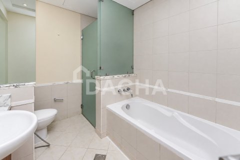 Apartment de 2 dormitorios en Golf Towers, UAE No. 210340 19
