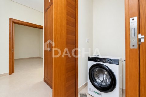 Apartment de 2 dormitorios en Golf Towers, UAE No. 210340 13