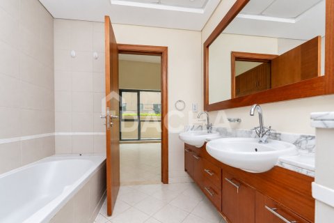 Apartment de 2 dormitorios en Golf Towers, UAE No. 210340 20