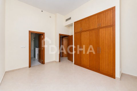 Apartment de 2 dormitorios en Golf Towers, UAE No. 210340 17
