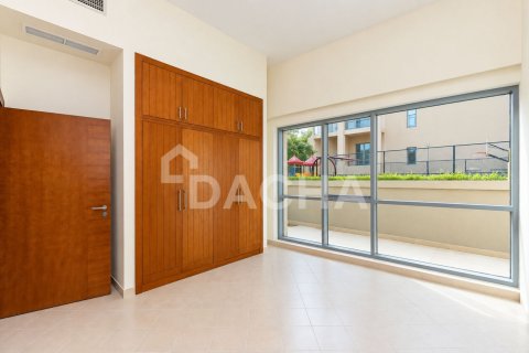 Apartment de 2 dormitorios en Golf Towers, UAE No. 210340 21
