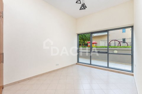 Apartment de 2 dormitorios en Golf Towers, UAE No. 210340 14