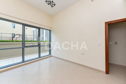 Apartment de 2 dormitorios en Golf Towers, UAE No. 210340 16