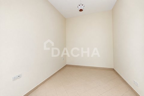Apartment de 2 dormitorios en Golf Towers, UAE No. 210340 12
