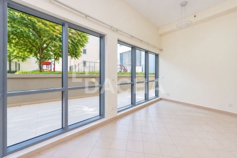 Apartment de 2 dormitorios en Golf Towers, UAE No. 210340 5