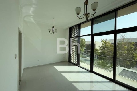 Villa de 5 dormitorios  No. 114470 2