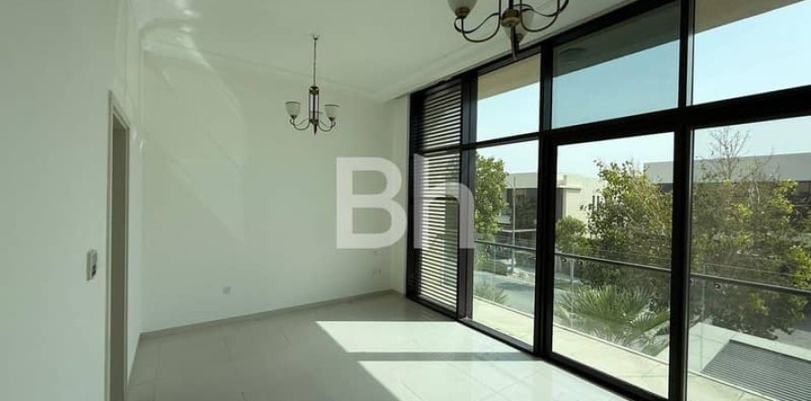 Villa de 5 dormitorios  No. 114470