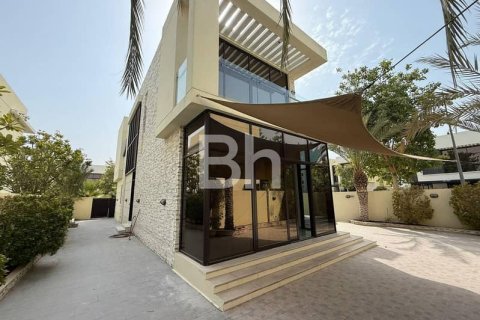 Villa de 5 dormitorios  No. 114470 3