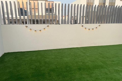Villa de 4 dormitorios en District 11, UAE No. 163037