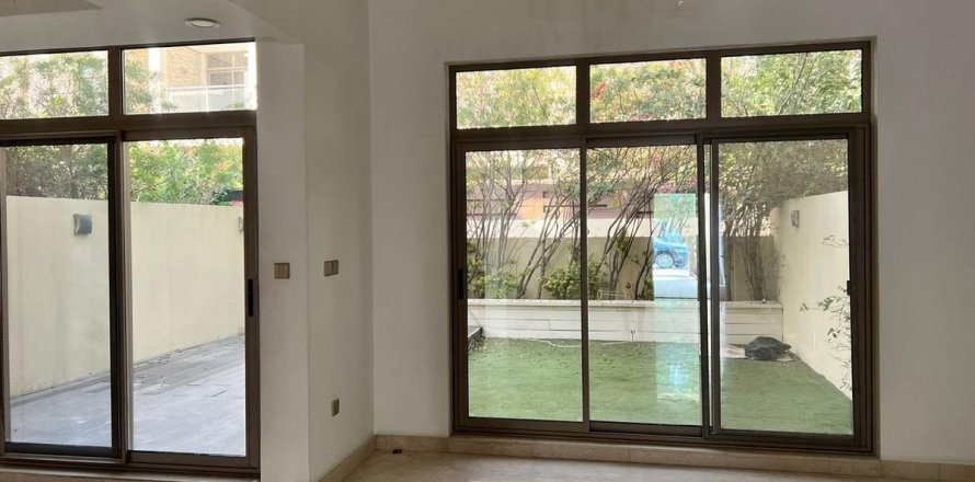 Таунхаус с 3 спальнями  №120477