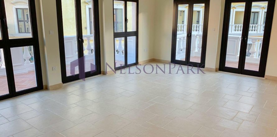 3 bedrooms Apartment in Doha, Qatar No. 57781