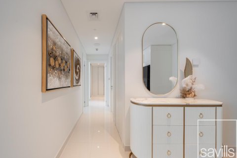 Квартира с 2 спальнями в EMAAR Beachfront, ОАЭ №136507 12