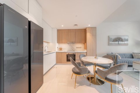 Квартира с 2 спальнями в EMAAR Beachfront, ОАЭ №136507 11