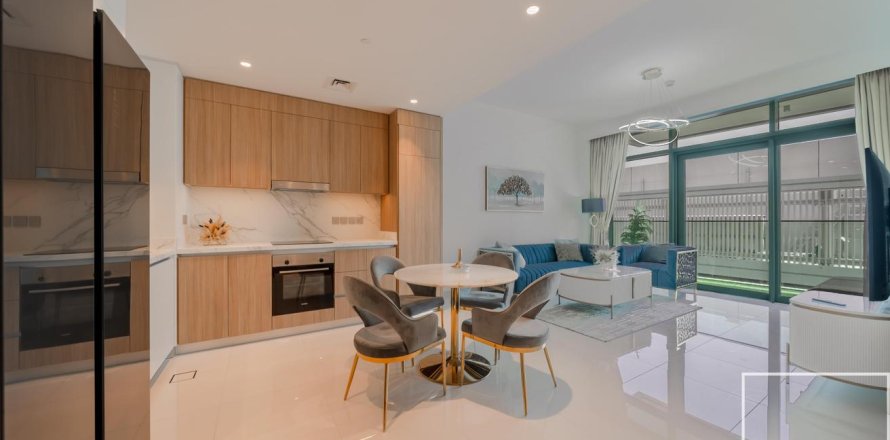 Квартира с 2 спальнями в EMAAR Beachfront, ОАЭ №136507