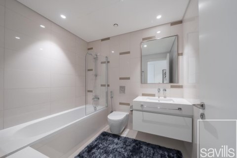 Квартира с 2 спальнями в EMAAR Beachfront, ОАЭ №136507 19
