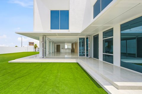 4 bedrooms Villa in Dubai, UAE No. 199700