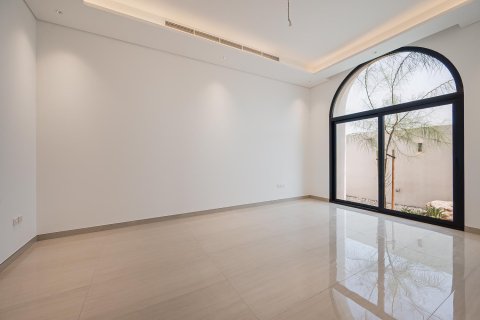 5 bedrooms Villa in Dubai, UAE No. 199701 14