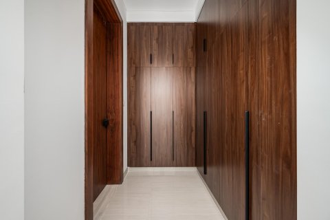 5 bedrooms Villa in Dubai, UAE No. 199701 9