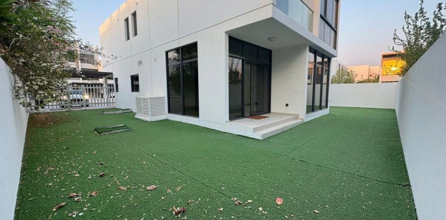 6 bedrooms Villa in Dubai, UAE No. 142757