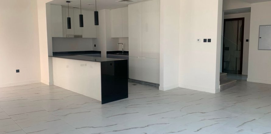 4 bedrooms Townhouse in Dubai, UAE No. 165095
