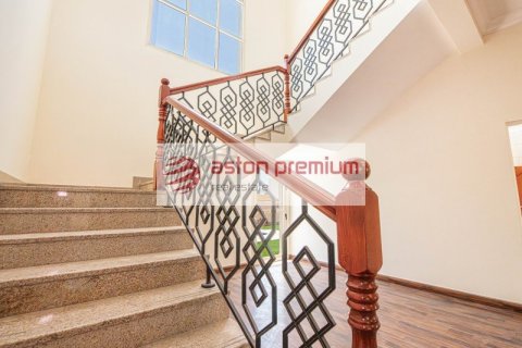 5 bedrooms Villa in Al Barsha 2, UAE No. 188357 21