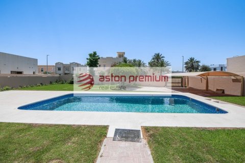 5 bedrooms Villa in Al Barsha 2, UAE No. 188357 3