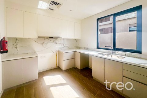4 bedrooms Townhouse in Dubai, UAE No. 188114 5