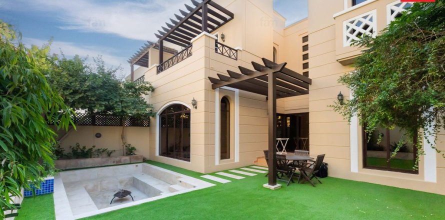 Townhouse de 4 dormitorios en Dubai, UAE No. 126589