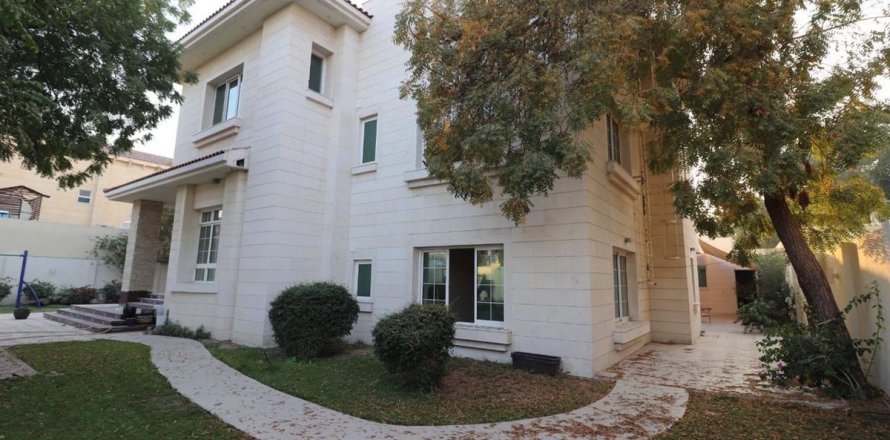6 bedrooms Villa in Al Barsha, UAE No. 210871