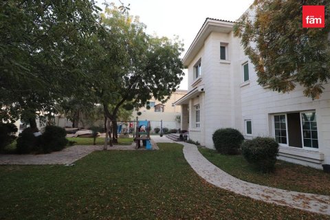 6 bedrooms Villa in Al Barsha, UAE No. 210871 4