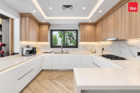 4 bedrooms Villa in Jumeirah Islands, UAE No. 210872 10